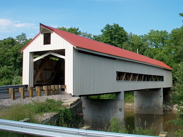 File:Mechanicsville Road (Ashtabula County, Ohio) Covered Bridge 1.jpg