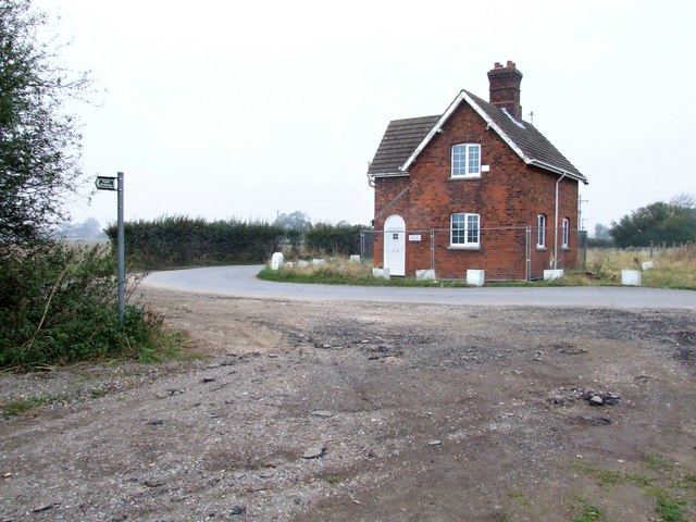 File:Number Eight Crossing Cottage near Farlesthorpe - geograph.org.uk - 595872.jpg