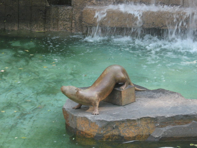 File:Otter Sculpture - geograph.org.uk - 1065243.jpg