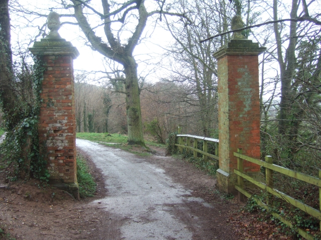 File:Pillars of gateway to Otterton Park - geograph.org.uk - 1771553.jpg