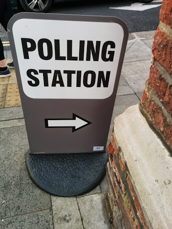 File:Polling station stand sign Highgate library.jpg