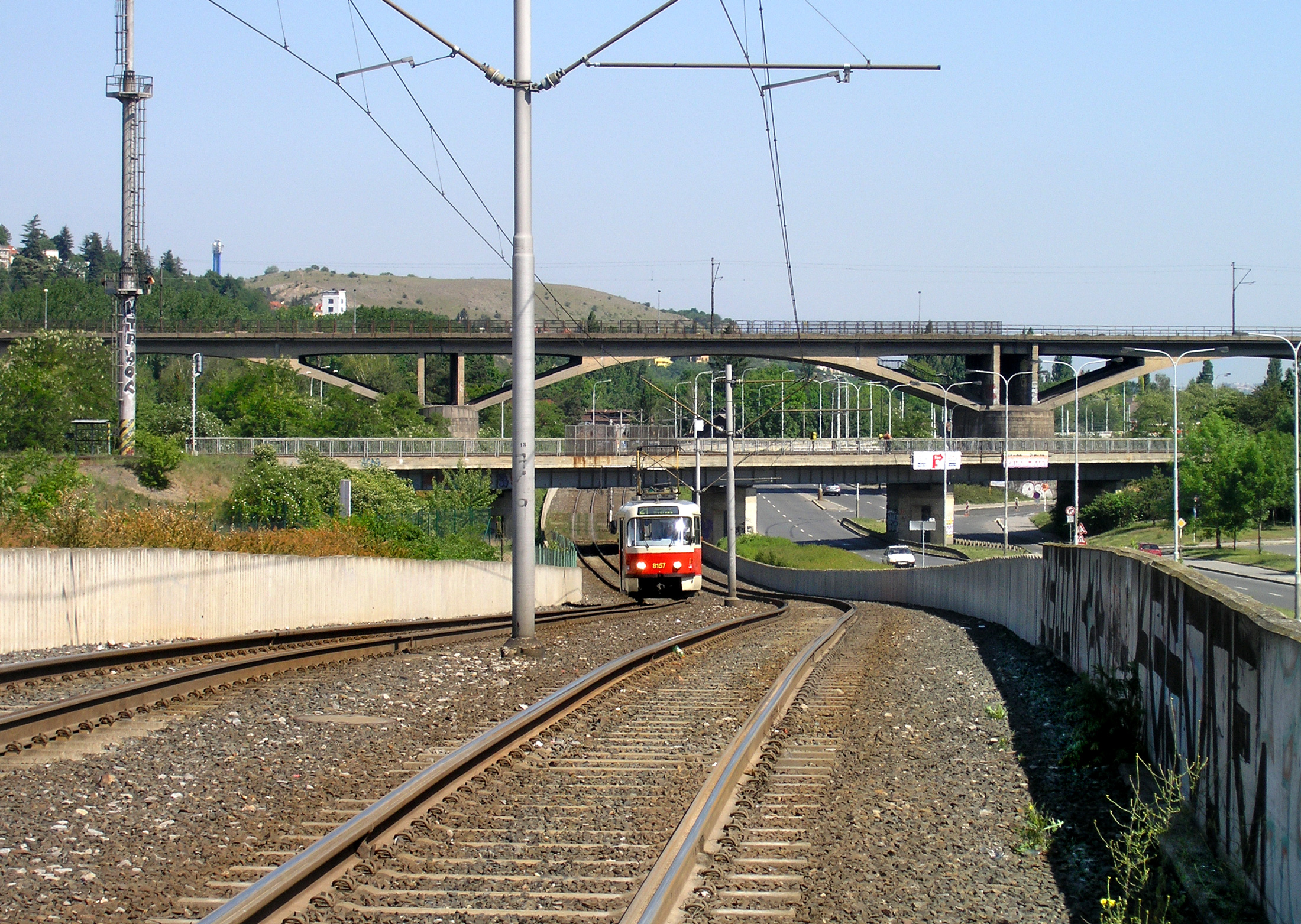 File:Podchod tramvajové trati u zastávky Modřanská škola.jpg - Wikimedia  Commons