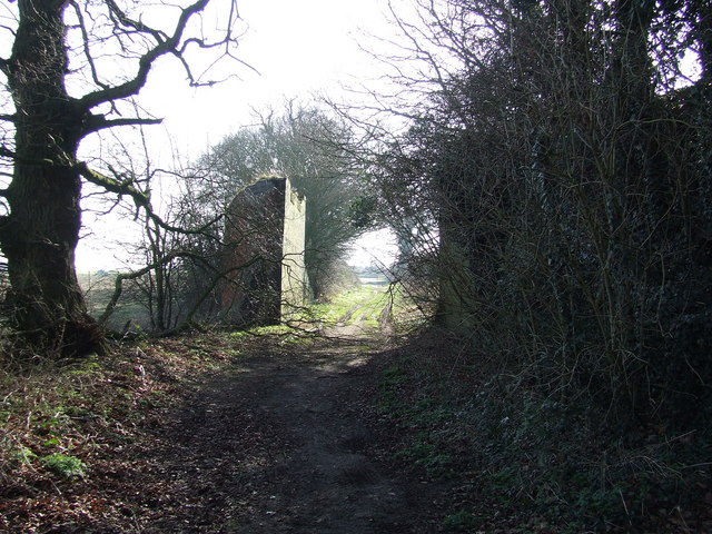 File:Remains of old railway bridge - geograph.org.uk - 690445.jpg