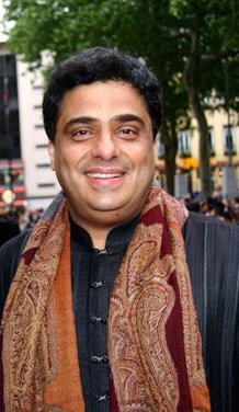 File:Ronnie Screwvala 2007 - still 18374 crop.jpg