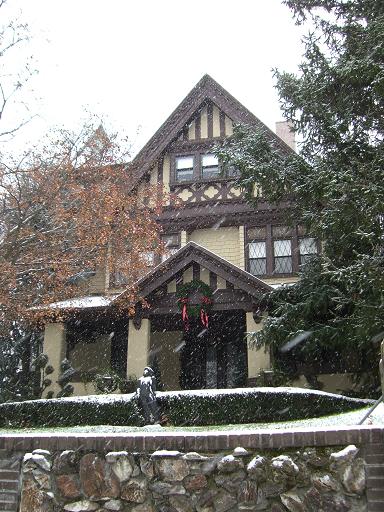 File:Saitta House Snow.jpg