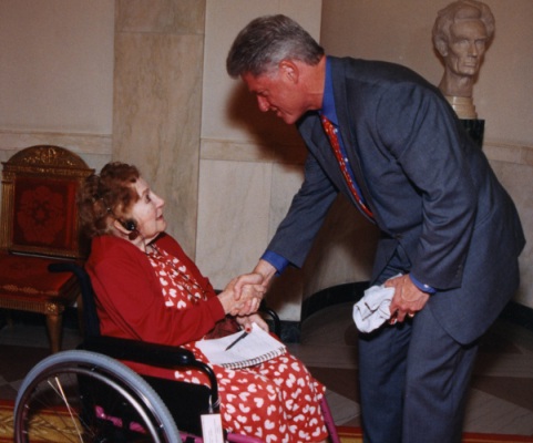 File:Sarah McClendon and Bill Clinton.jpg