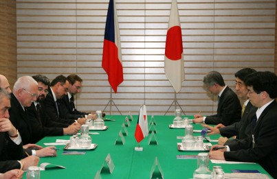 File:Shinzo Abe Vaclav Klaus 2007 (2).jpg