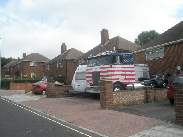 File:Splendid truck in Wymering Lane - geograph.org.uk - 1373491.jpg