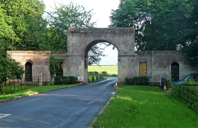 File:Tyringham Lodges Geograph-4160400-by-Stephen-Richards.jpg