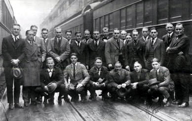 W&J's 11 players boarding the train for the 1922 Rose Bowl.