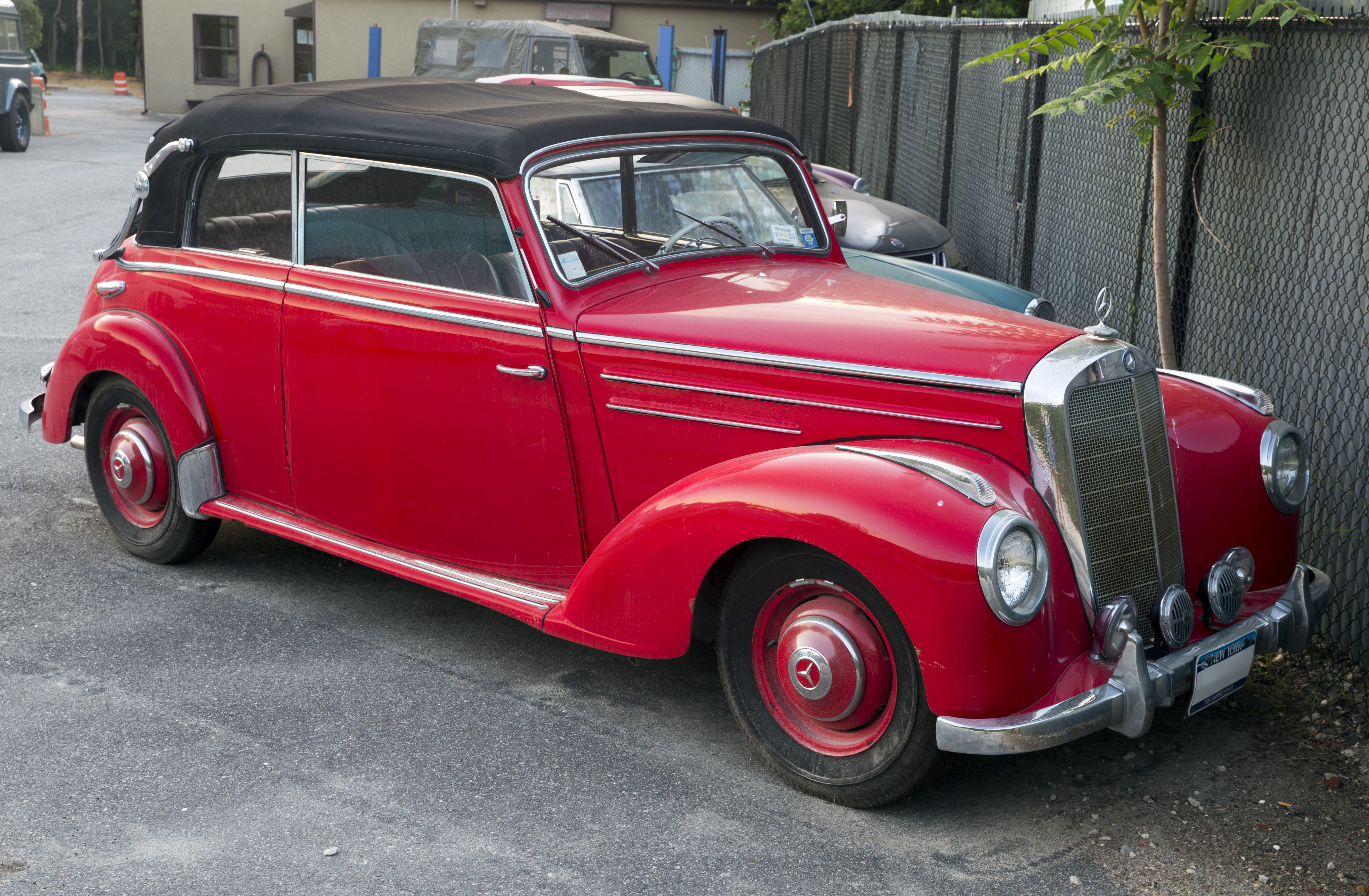 Mercedes 1951. Mercedes-Benz w187. Mercedes-Benz 220 w187 (1951). Mercedes-Benz w187 Wikipedia.