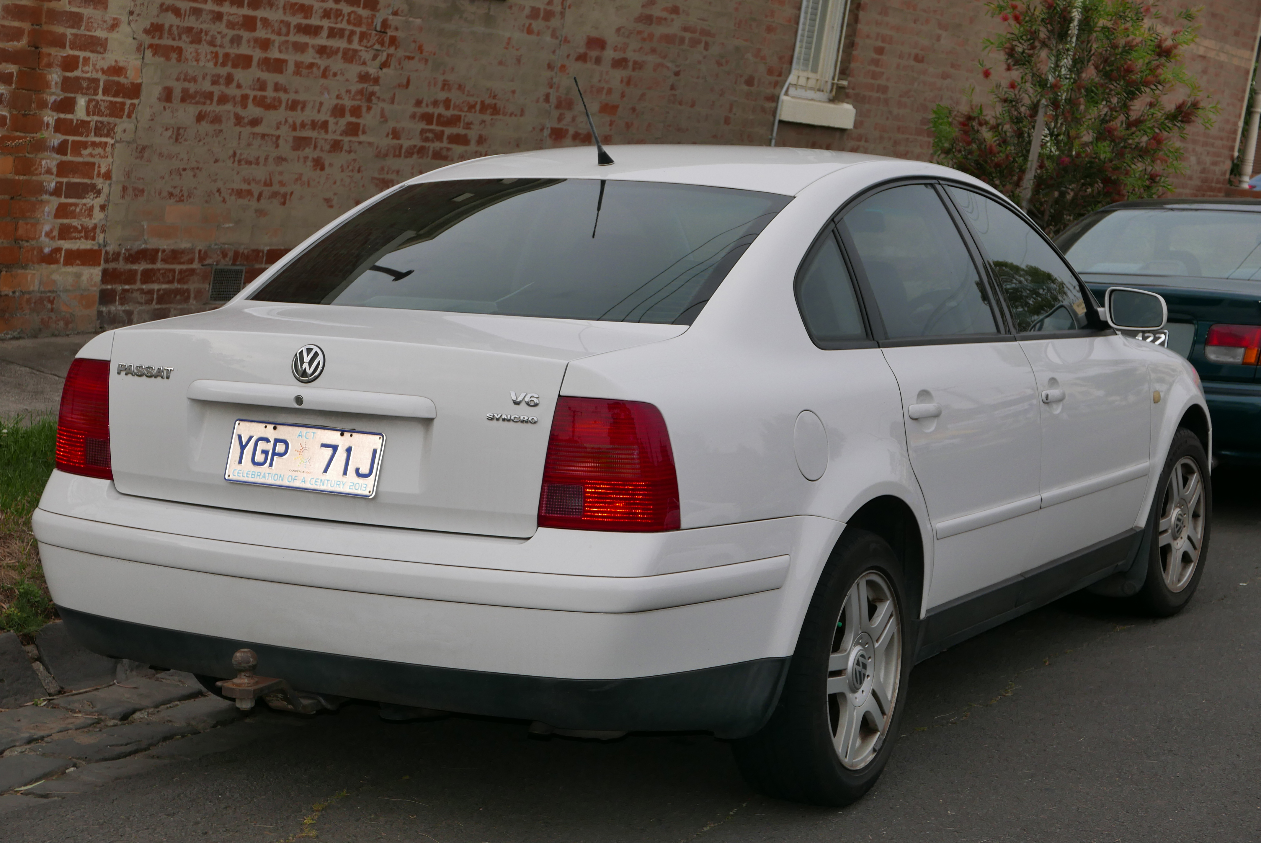 File:Volkswagen-Passat-B5-sedan.jpg - Wikimedia Commons