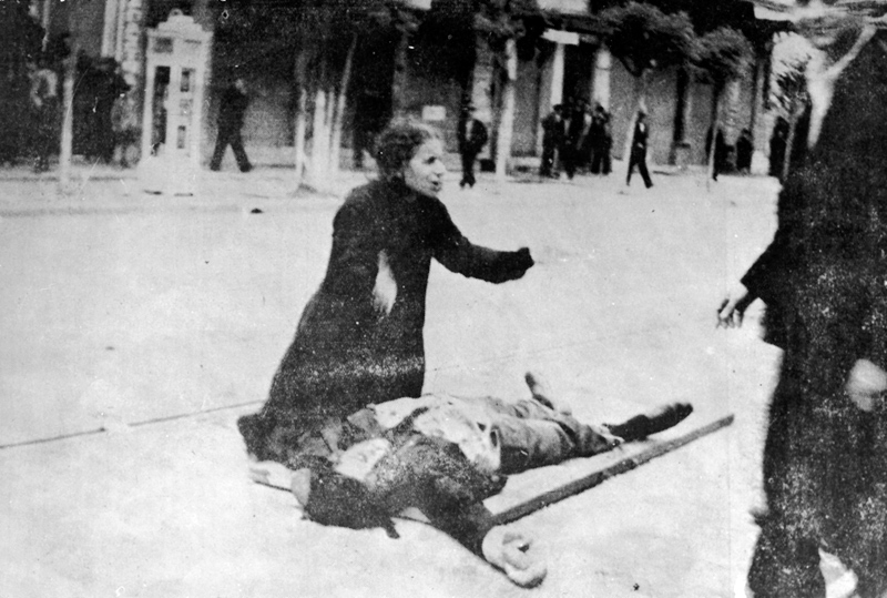 Αρχείο:A mother who cries (Thessaloniki 1936).jpg