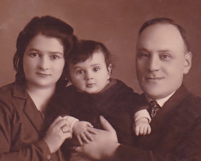 File:BWWII-Rachovich family Memel 1929 Aaron my father (3).jpg