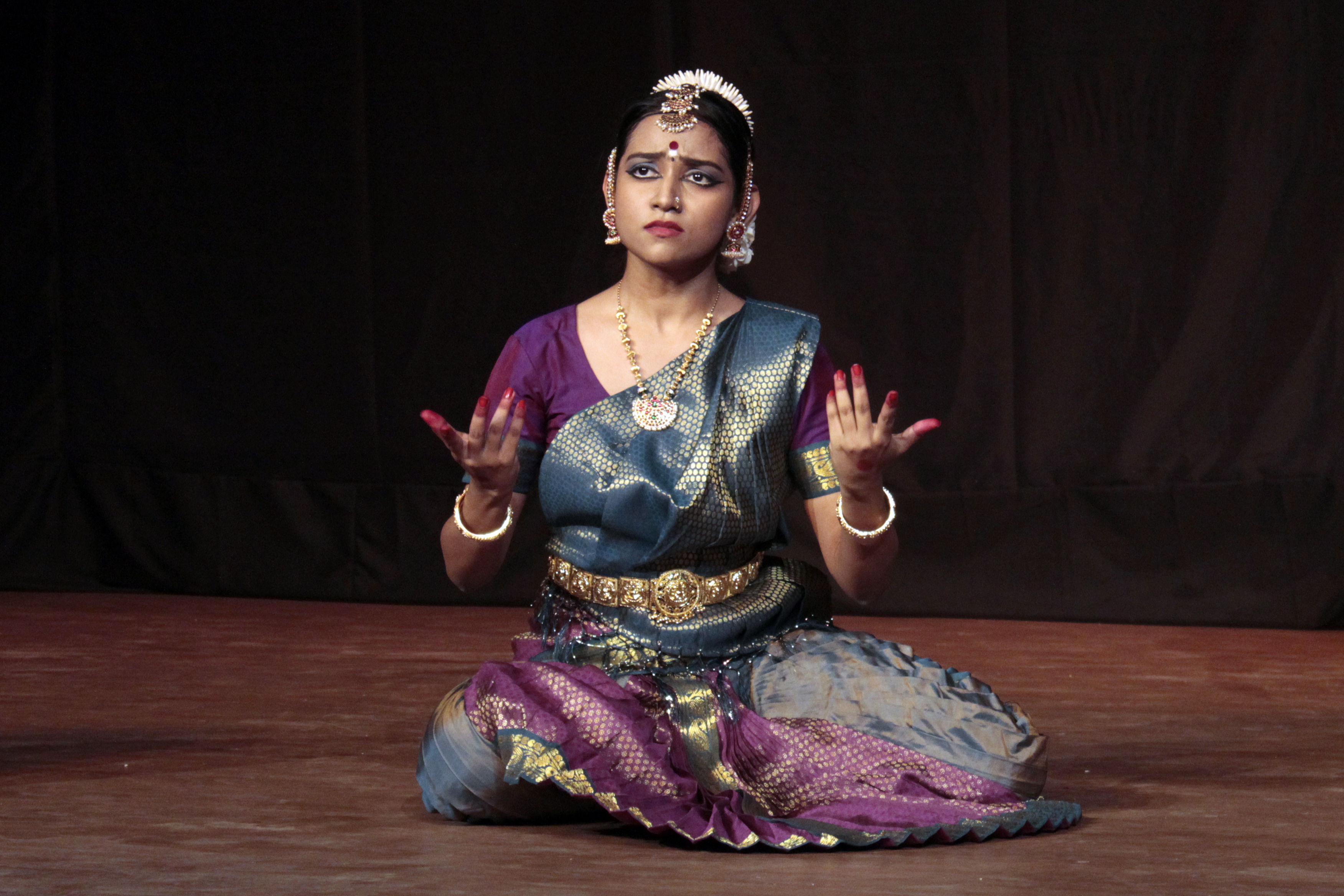 Woman performing Bharatnatyam the classical dance of India Stock Photo -  Alamy
