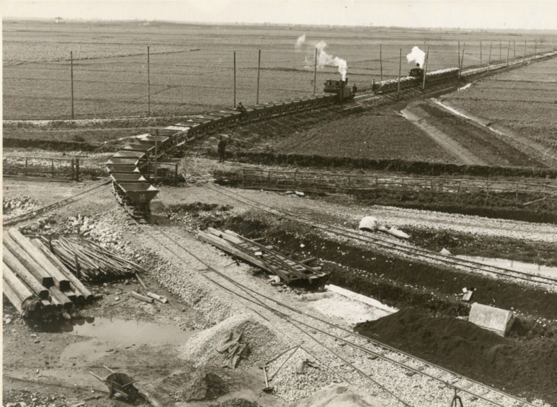 File:Bonifica di Piscinara (Latina) - Agro Pontino - Ferrovie Decauville - Fot orig 1927.jpg