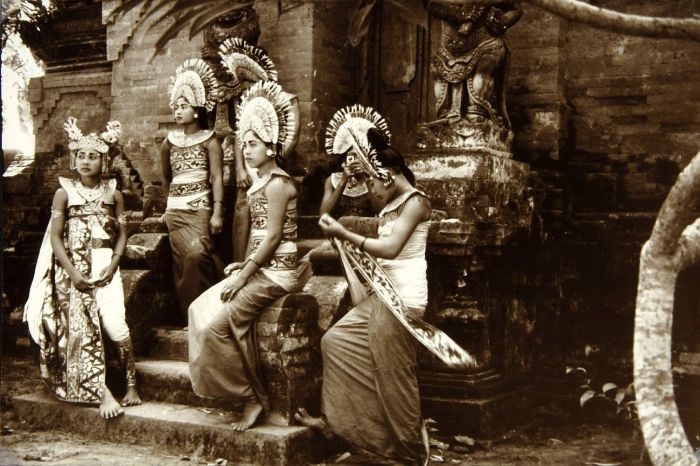 File:COLLECTIE TROPENMUSEUM Balinese danseressen TMnr 60046652.jpg