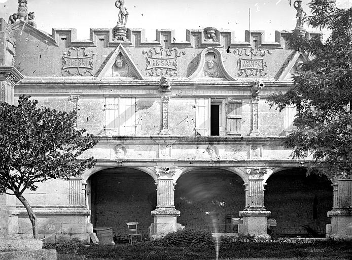 File:Château d'Usson - Galerie extérieure - Echebrune - Médiathèque de l'architecture et du patrimoine - APMH00004169.jpg