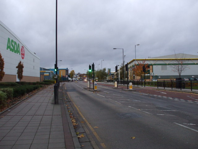 File:Coronation Road, NW10 - geograph.org.uk - 1037357.jpg