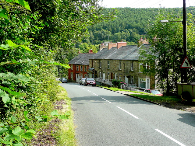 File:Cottages on New Road, Lydbrook - geograph.org.uk - 1430662.jpg