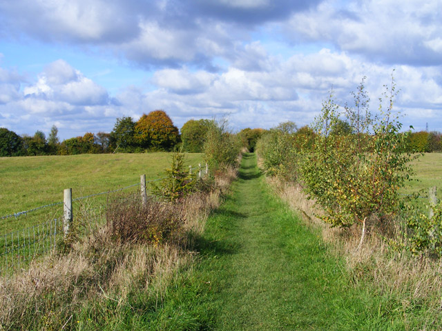 Footpath, Saunderton - geograph.org.uk - 2233519