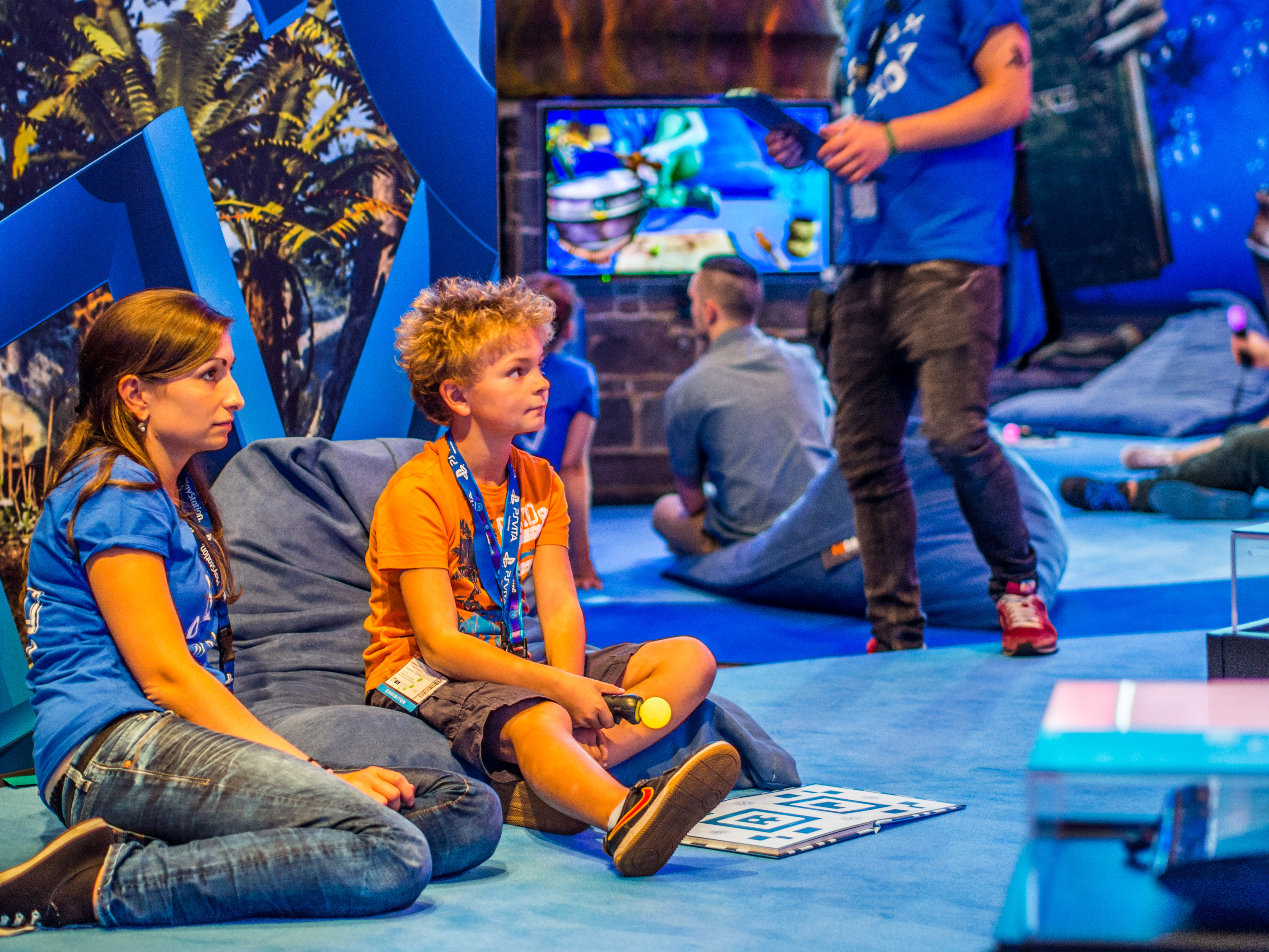 Summer show. Последний геймер 2х2. Gamers at Gamescom.