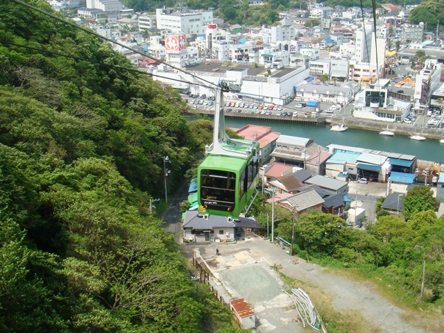 File:Gondola to the Nesugata-yama Park, Shimoda, Shizuoka, Japan.JPG