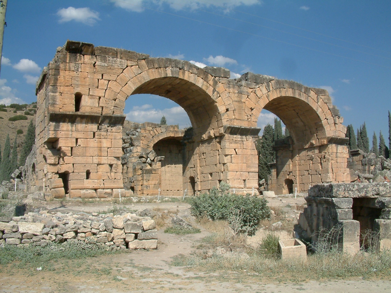 Ancient gates. Иераполь Каменоломня.