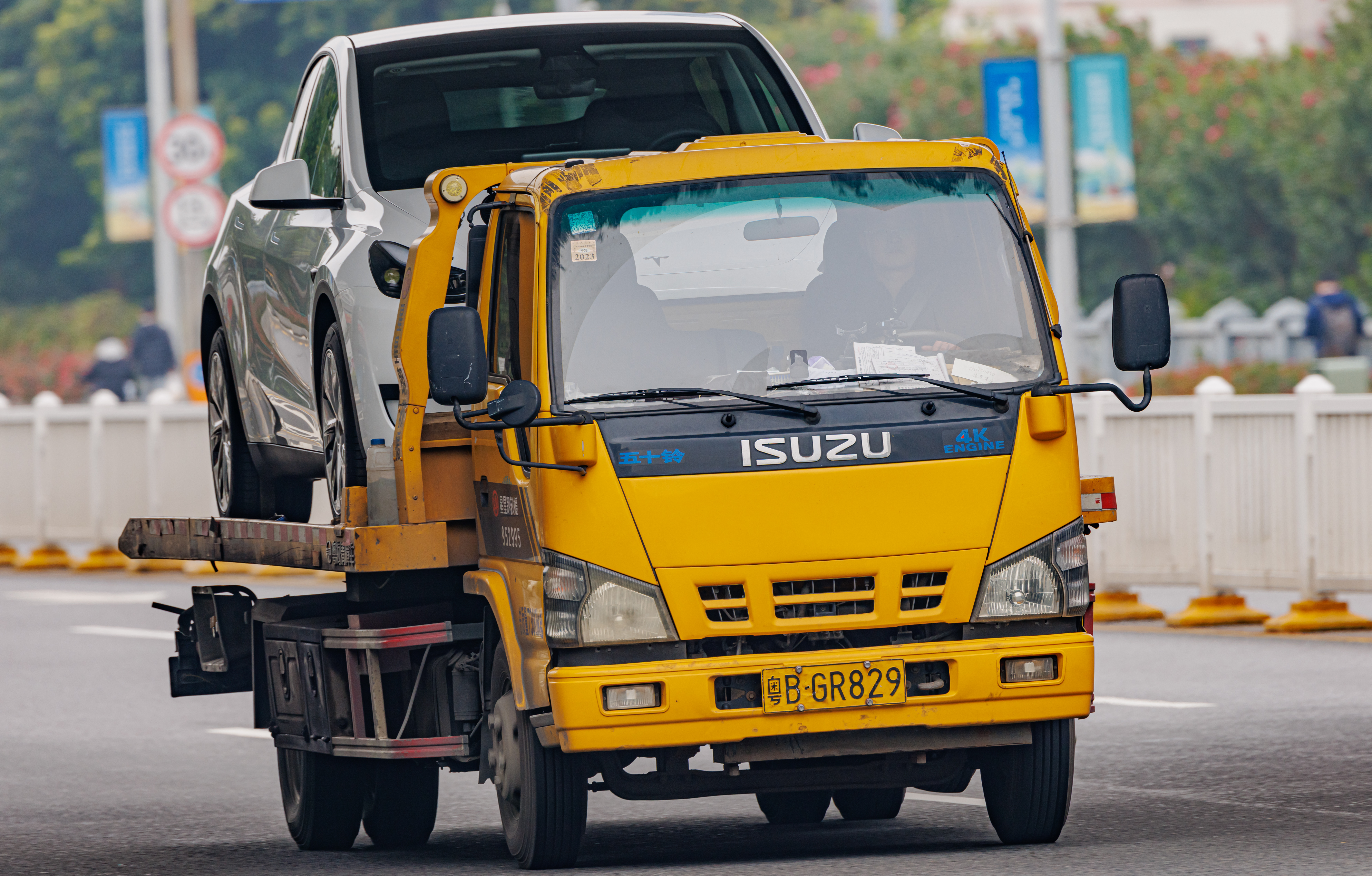 Isuzu elf n. Isuzu n Series.