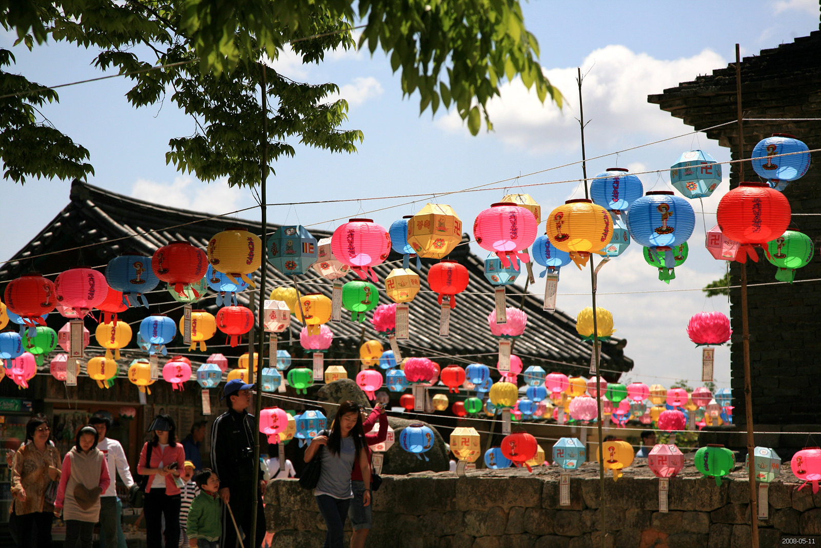 https://upload.wikimedia.org/wikipedia/commons/d/d4/Korea-Gyeongju-Bunhwangsa-Lanterns-03.jpg