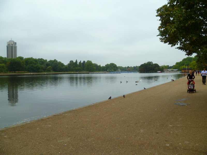 File:Looking west along the northern edge of The Serpentine - geograph.org.uk - 3669517.jpg