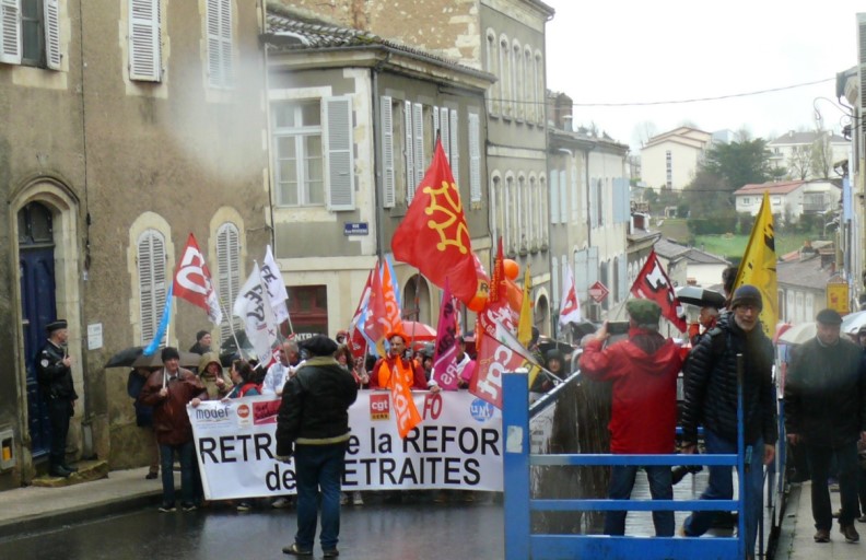 File:Manifestants à Auch en Occitanie le 11 mars 2023.jpg