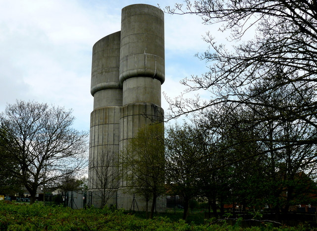 File:Middle Wallop - Water Tower - geograph.org.uk - 781208.jpg