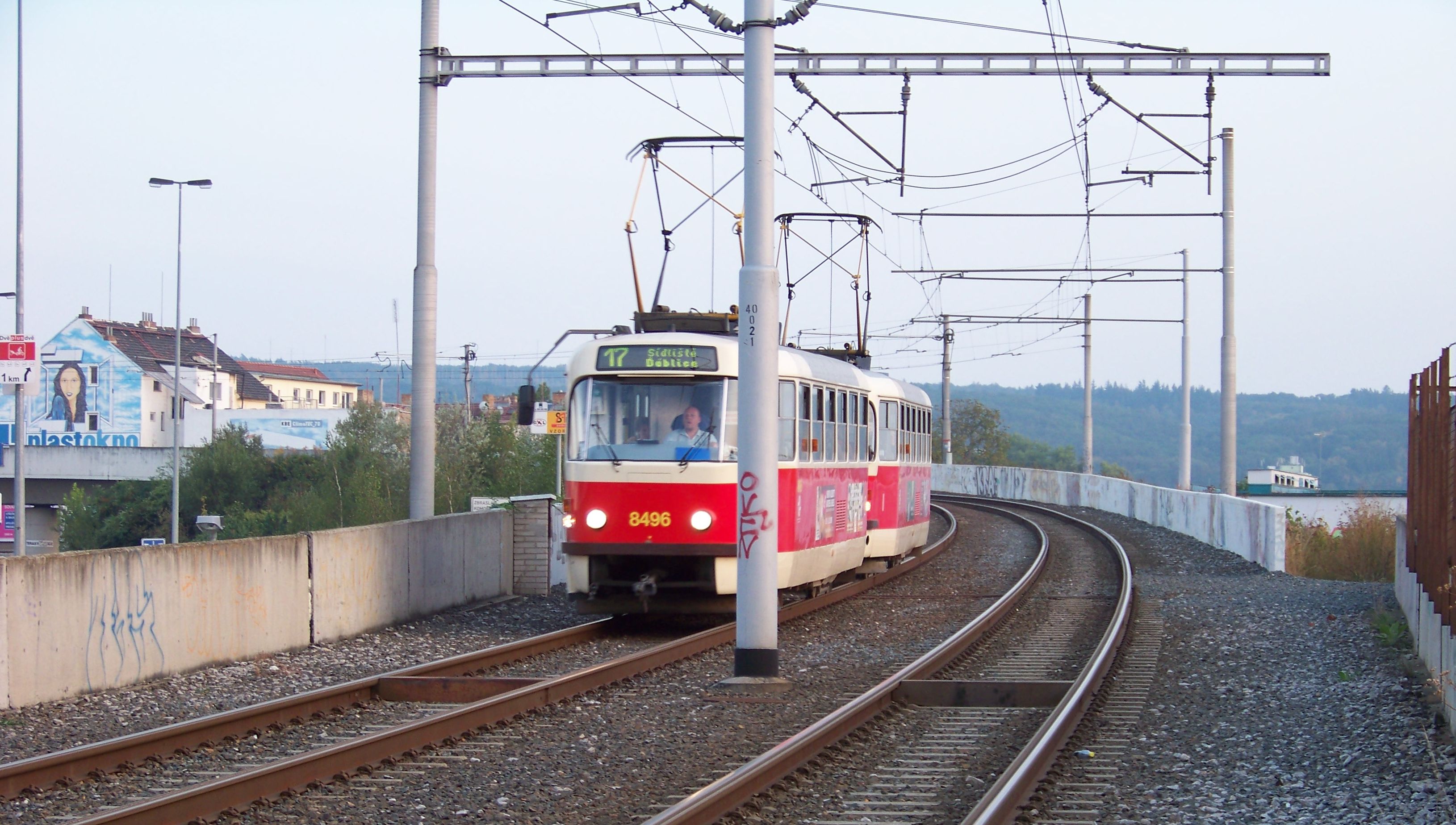 File:Podchod tramvajové trati u zastávky Modřanská škola.jpg - Wikimedia  Commons