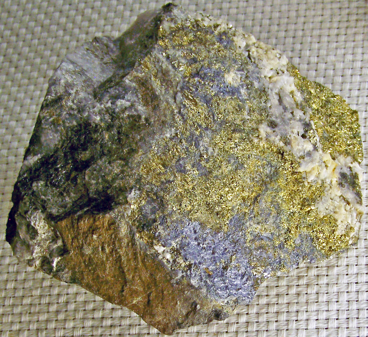 Molybdenite: Mineral information, data and localities.