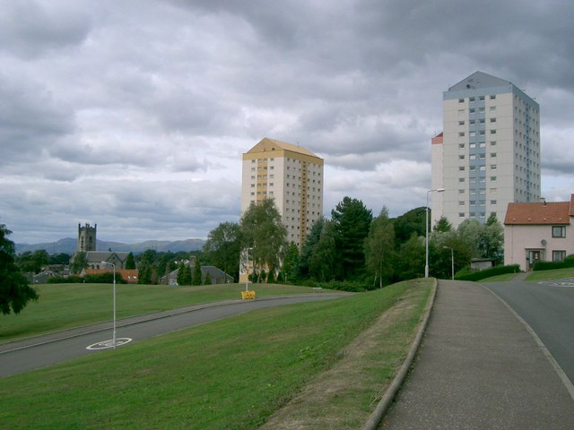 File:Multi storey flats in Kincardine - geograph.org.uk - 229369.jpg