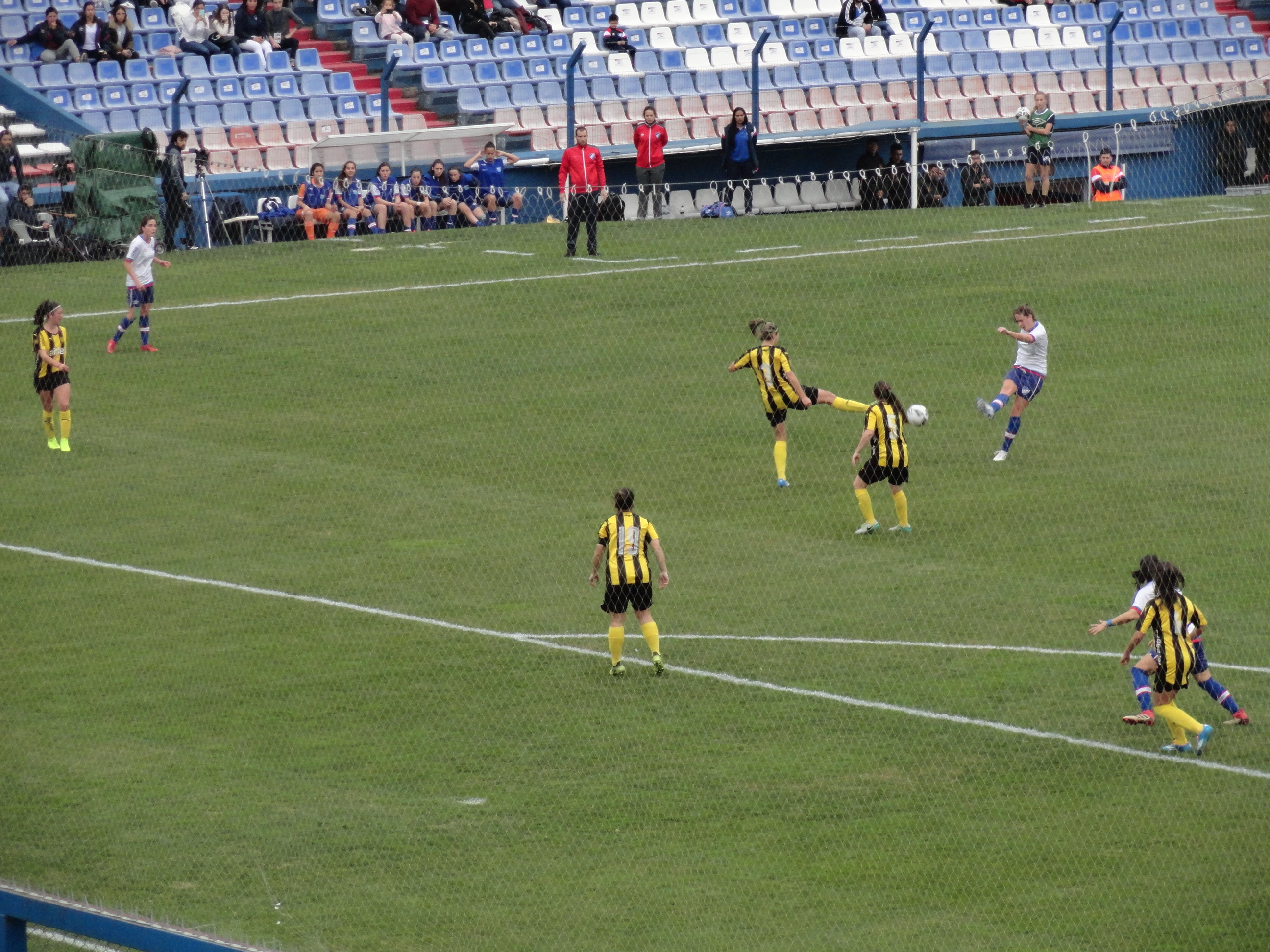 Archivo:Nacional vs. Peñarol femenino, Torneo Apertura ...