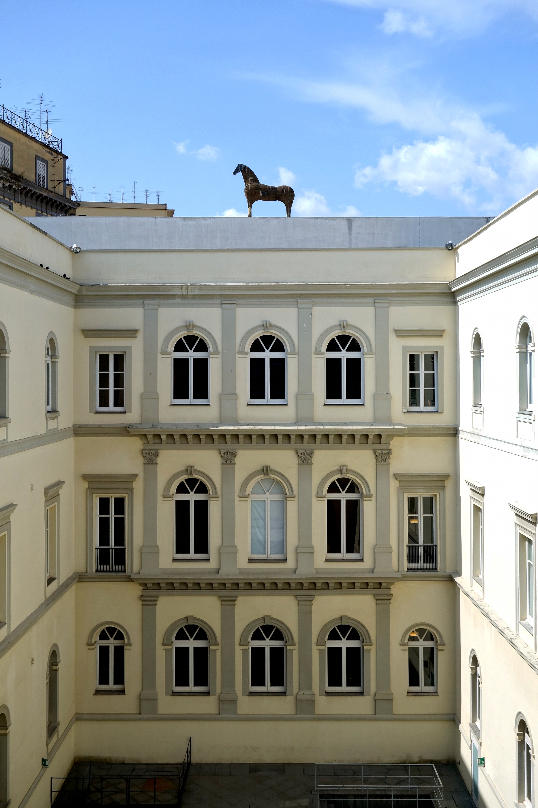The interior courtyard, with ''Cavallo'' by [[Mimmo Paladino]] outlined against the sky