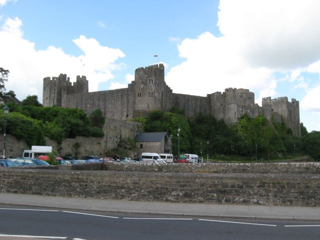 File:Pembroke Castle from the town bridge - geograph.org.uk - 860112.jpg