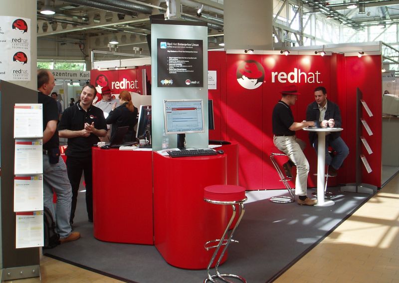 File:Red Hat at the 2004 LinuxTag conference and exhibition in Karlsruhe, German.jpg