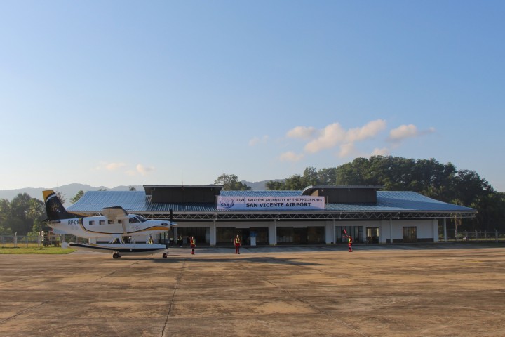 File:San Vicente Airport exterior.jpg