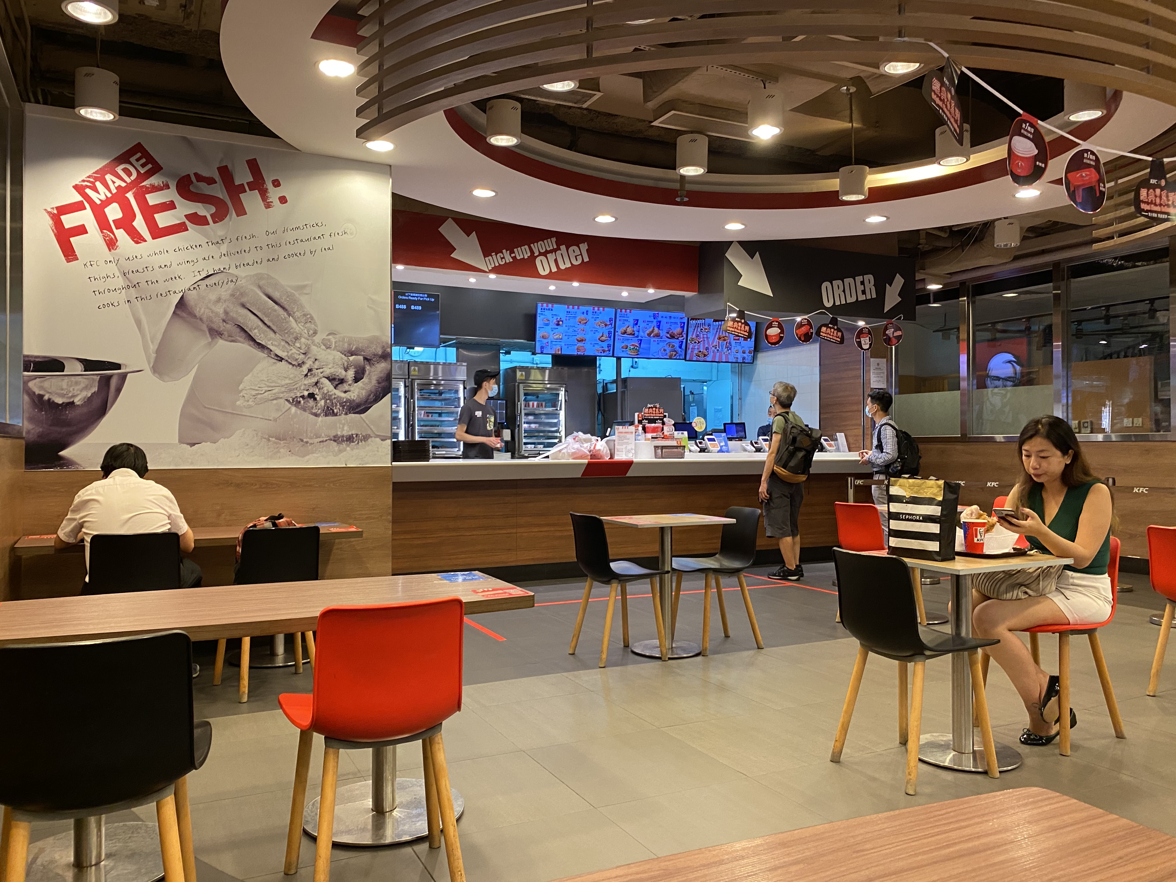 File Sheung Wan Shun Tak Centre Kfc Table And Chair Keep Distance 28 08 Jpg Wikimedia Commons