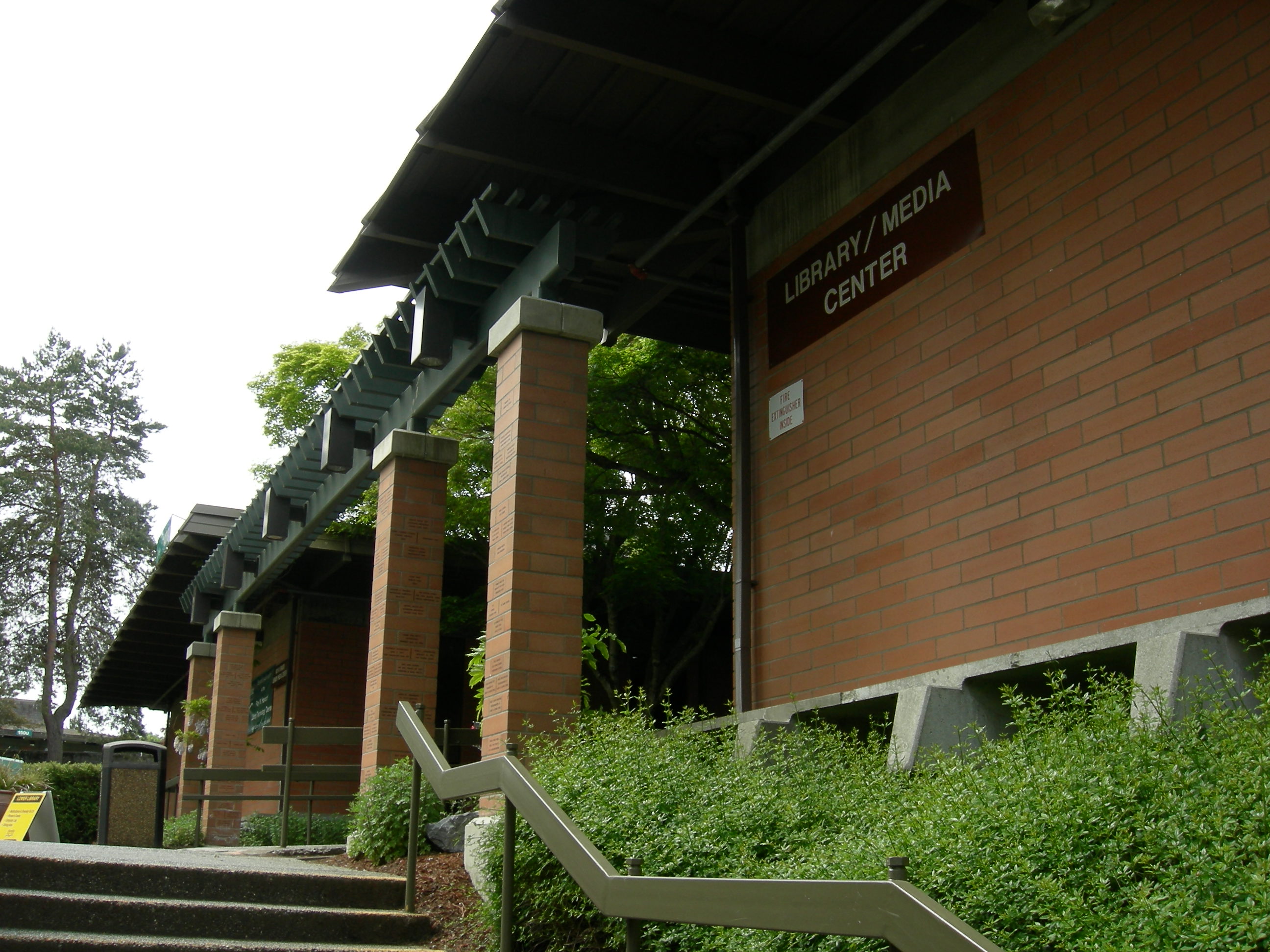 Cc library. Shoreline community College.