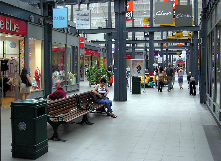 File:Swindon.shopping.arp.750pix.jpg