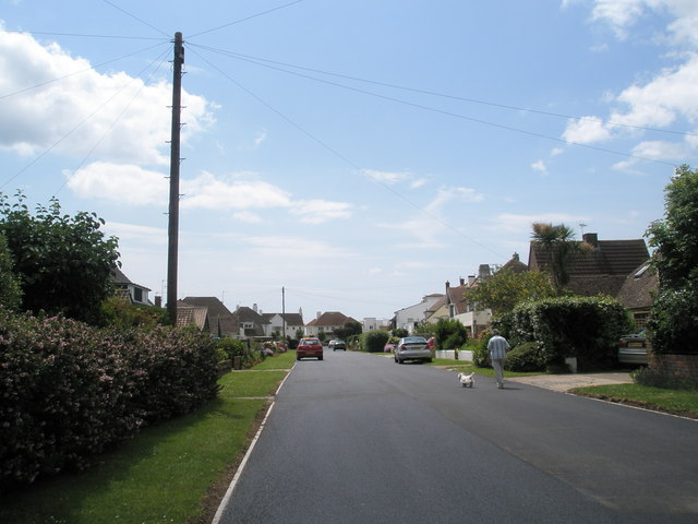 File:The mid-section of Southdean Drive - geograph.org.uk - 846106.jpg