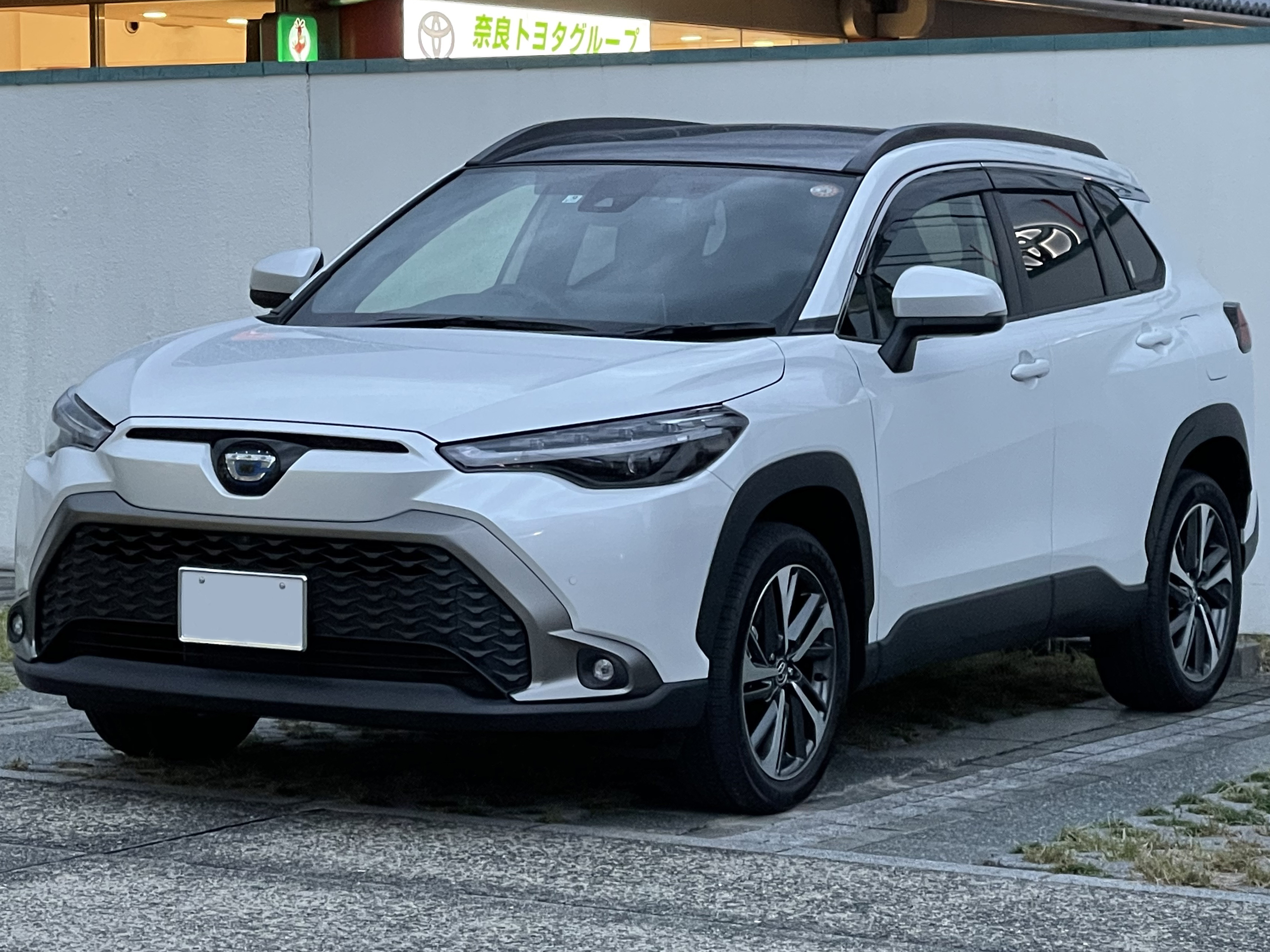 ファイル:Toyota COROLLA CROSS HYBRID Z 2WD (6AA-ZVG11-KHXEB) front