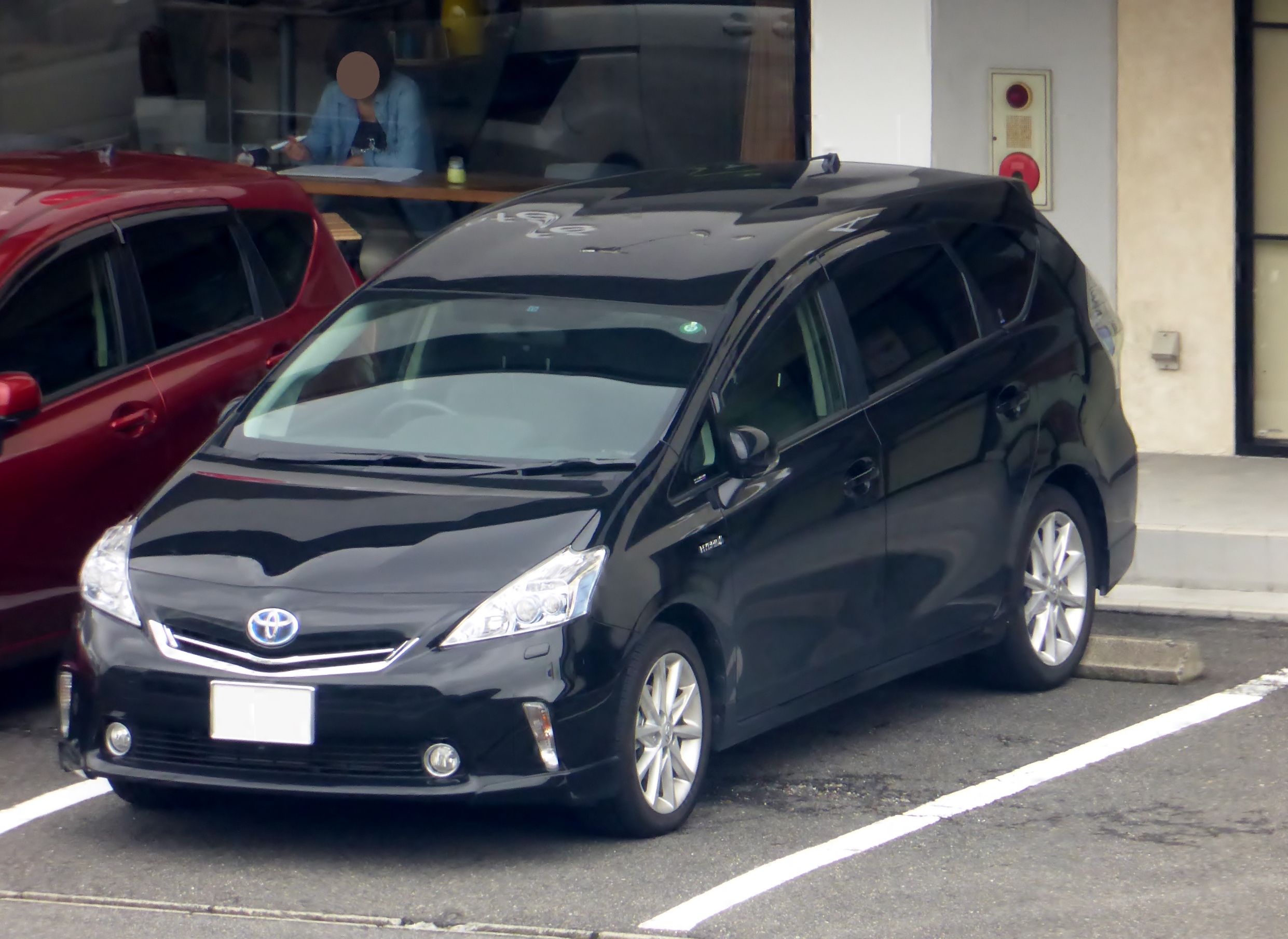 File:Toyota Prius α (ZVW40) front.JPG - Wikimedia Commons