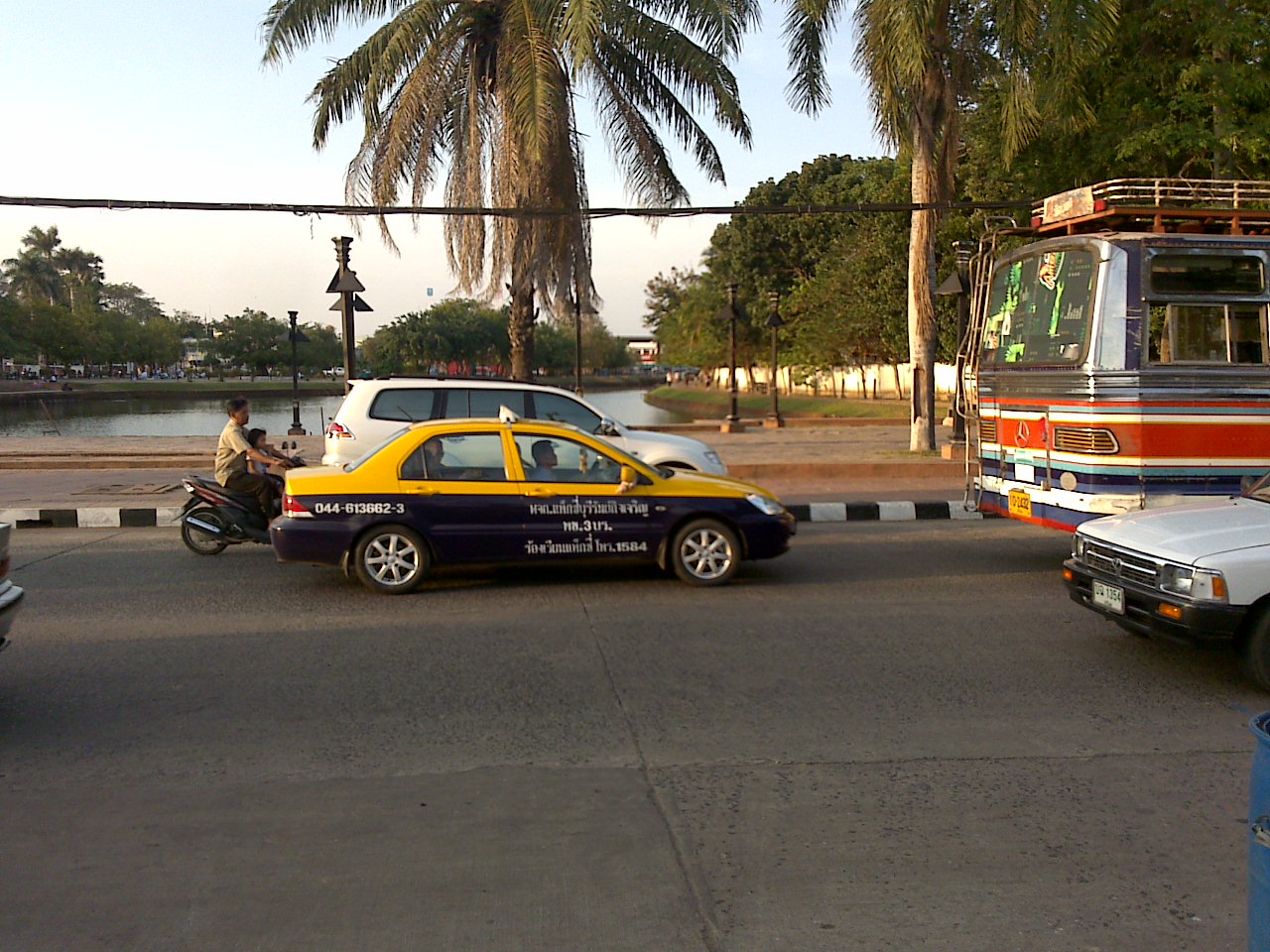 Taxi pattaya. Такси в Паттайе. Трасса в Бангкок.