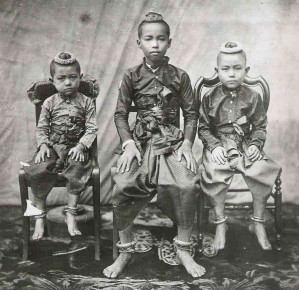 File:Younger Prince Chulalongkorn and 2 younger brother.jpg
