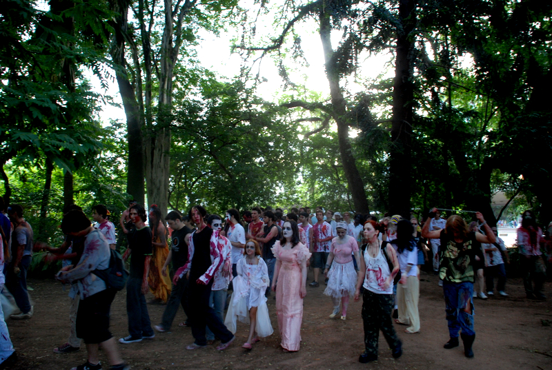 File:Zombie Walk Porto Alegre (2118788103).jpg